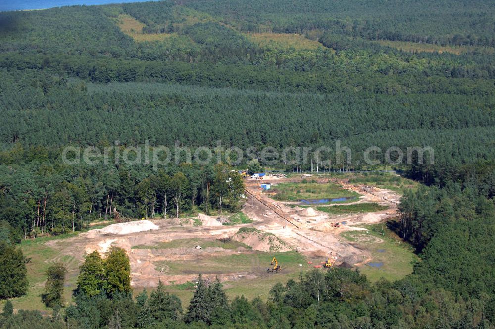 Graal-Müritz from the bird's eye view: Blick auf das Baufeld zur Errichtung von Ferienwohnungen im Küstenwald, einem Wohngebiet der HAWO Bauträger KG in unmittelbarer Strandnähe. Die ehemalige Militärliegenschaft der DDR-Armee NVA ist ein Musterprojekt für Konversion in der Region.