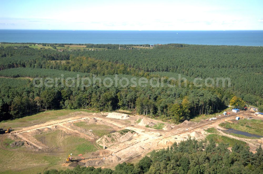 Aerial image Graal-Müritz - Blick auf das Baufeld zur Errichtung von Ferienwohnungen im Küstenwald, einem Wohngebiet der HAWO Bauträger KG in unmittelbarer Strandnähe. Die ehemalige Militärliegenschaft der DDR-Armee NVA ist ein Musterprojekt für Konversion in der Region.