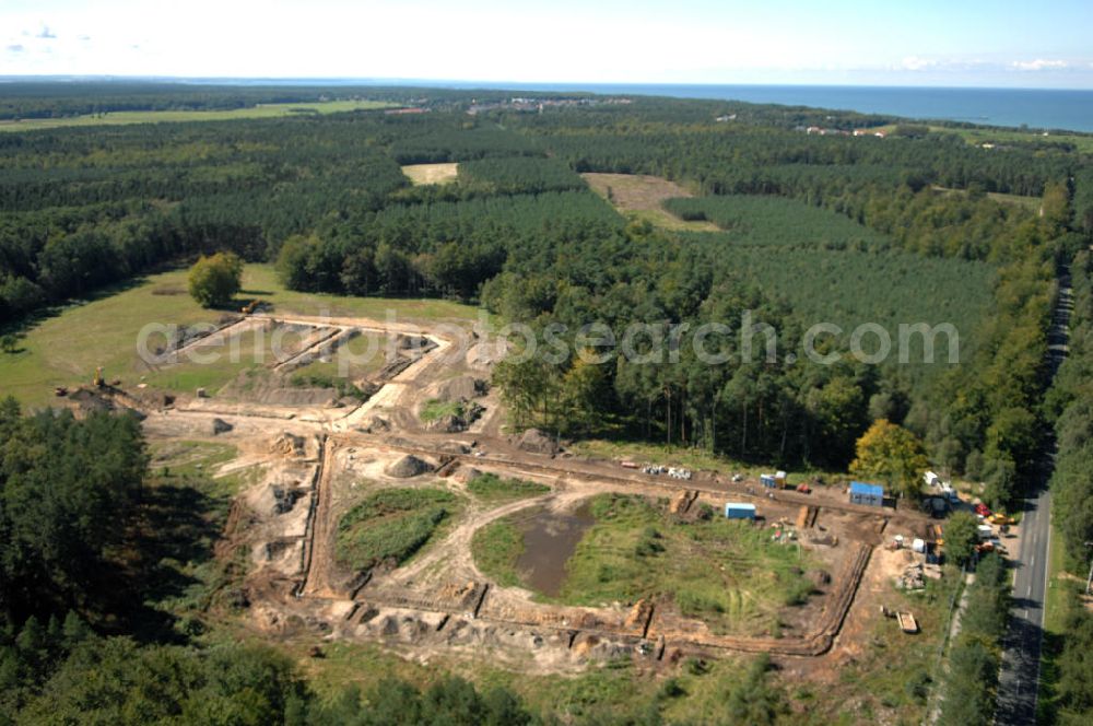 Graal-Müritz from the bird's eye view: Blick auf das Baufeld zur Errichtung von Ferienwohnungen im Küstenwald, einem Wohngebiet der HAWO Bauträger KG in unmittelbarer Strandnähe. Die ehemalige Militärliegenschaft der DDR-Armee NVA ist ein Musterprojekt für Konversion in der Region.