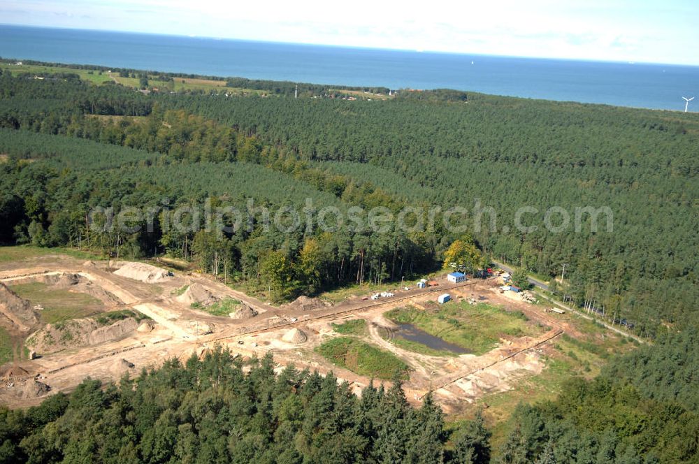 Aerial photograph Graal-Müritz - Blick auf das Baufeld zur Errichtung von Ferienwohnungen im Küstenwald, einem Wohngebiet der HAWO Bauträger KG in unmittelbarer Strandnähe. Die ehemalige Militärliegenschaft der DDR-Armee NVA ist ein Musterprojekt für Konversion in der Region.