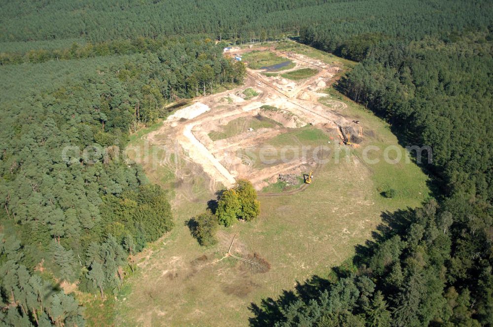 Graal-Müritz from above - Blick auf das Baufeld zur Errichtung von Ferienwohnungen im Küstenwald, einem Wohngebiet der HAWO Bauträger KG in unmittelbarer Strandnähe. Die ehemalige Militärliegenschaft der DDR-Armee NVA ist ein Musterprojekt für Konversion in der Region.