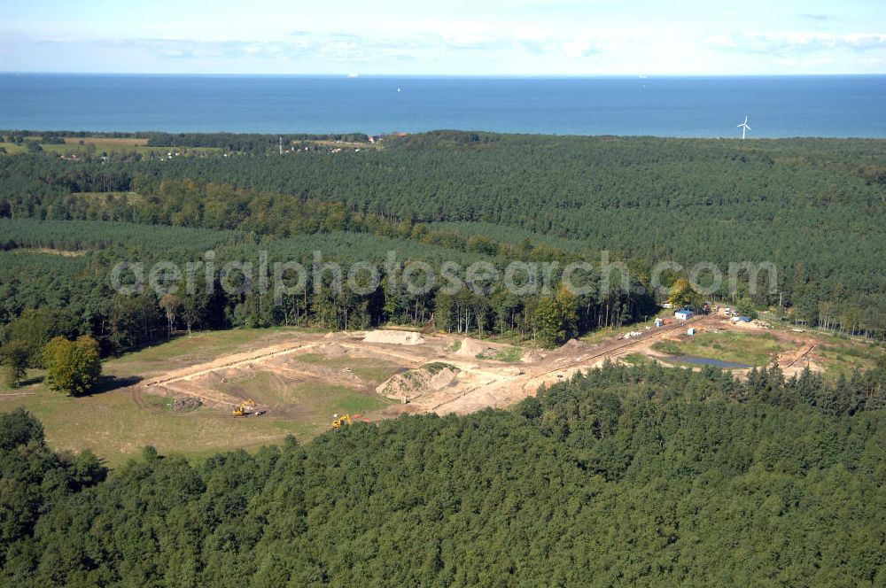 Aerial image Graal-Müritz - Blick auf das Baufeld zur Errichtung von Ferienwohnungen im Küstenwald, einem Wohngebiet der HAWO Bauträger KG in unmittelbarer Strandnähe. Die ehemalige Militärliegenschaft der DDR-Armee NVA ist ein Musterprojekt für Konversion in der Region.