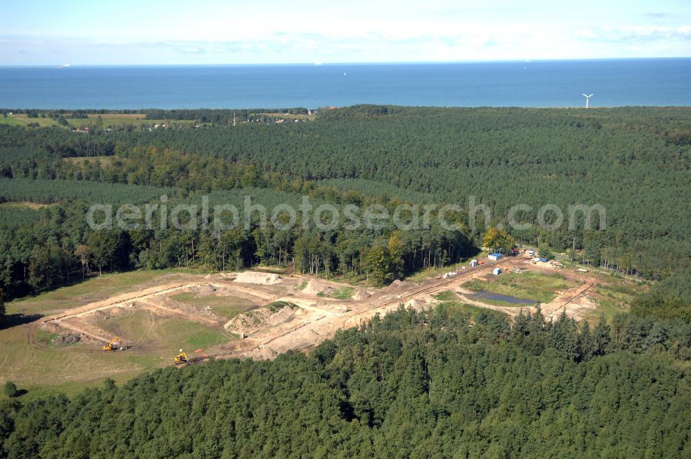 Aerial photograph Graal-Müritz - Blick auf das Baufeld zur Errichtung von Ferienwohnungen im Küstenwald, einem Wohngebiet der HAWO Bauträger KG in unmittelbarer Strandnähe. Die ehemalige Militärliegenschaft der DDR-Armee NVA ist ein Musterprojekt für Konversion in der Region.