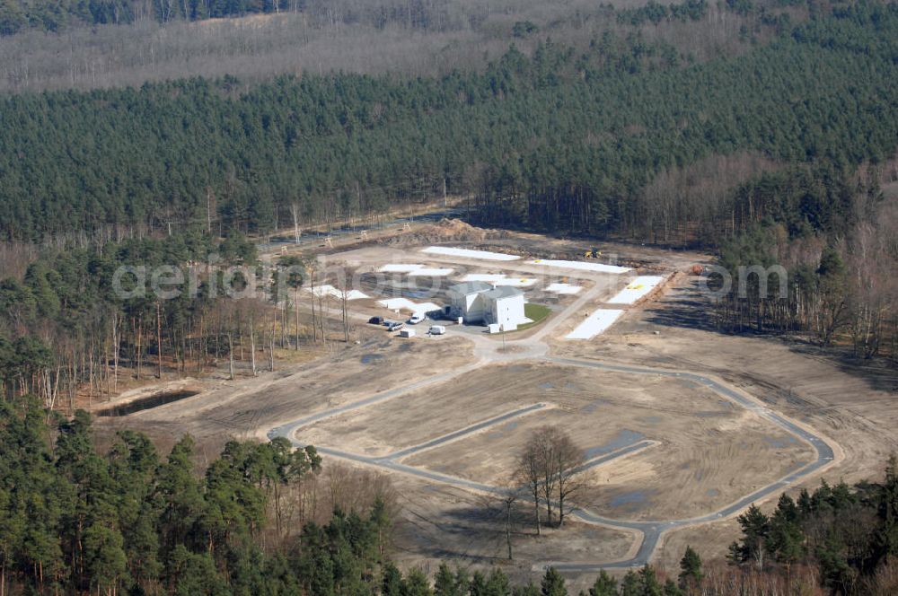 Graal-Müritz from above - Blick auf das Baufeld zur Errichtung von Ferienwohnungen im Küstenwald, einem Wohngebiet der HAWO Bauträger KG in unmittelbarer Strandnähe. Die ehemalige Militärliegenschaft der DDR-Armee NVA ist ein Musterprojekt für Konversion in der Region.