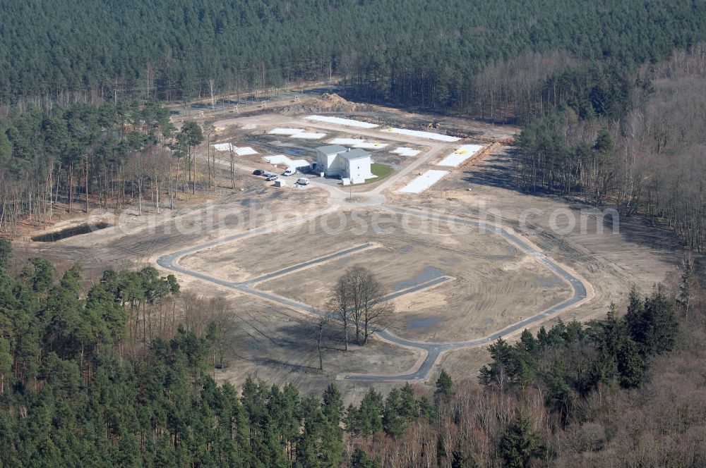 Graal-Müritz from the bird's eye view: Blick auf das Baufeld zur Errichtung von Ferienwohnungen im Küstenwald, einem Wohngebiet der HAWO Bauträger KG in unmittelbarer Strandnähe. Die ehemalige Militärliegenschaft der DDR-Armee NVA ist ein Musterprojekt für Konversion in der Region.