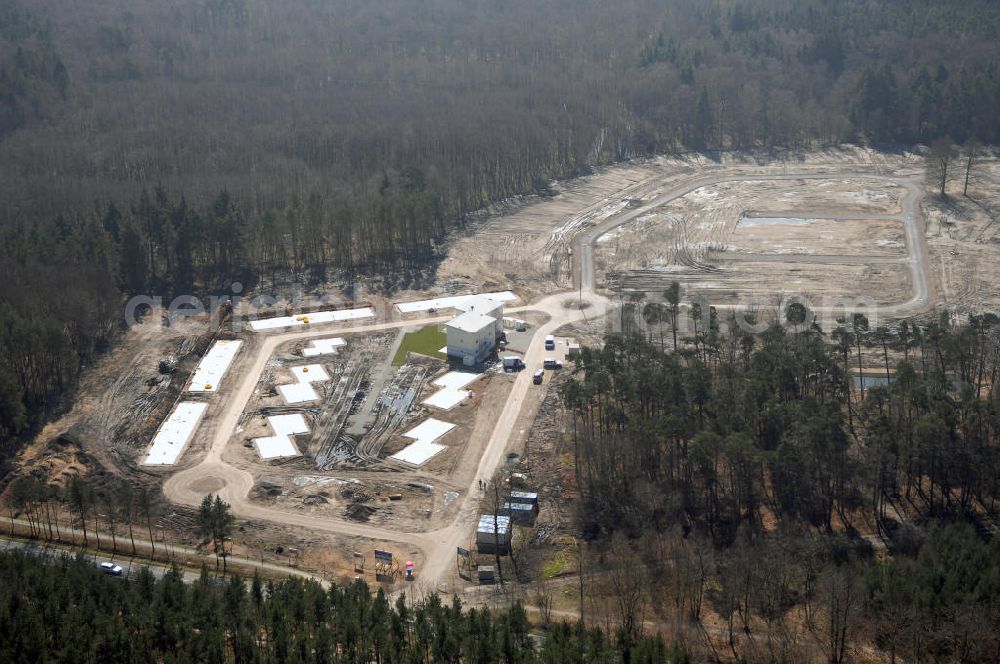 Graal-Müritz from the bird's eye view: Blick auf das Baufeld zur Errichtung von Ferienwohnungen im Küstenwald, einem Wohngebiet der HAWO Bauträger KG in unmittelbarer Strandnähe. Die ehemalige Militärliegenschaft der DDR-Armee NVA ist ein Musterprojekt für Konversion in der Region.