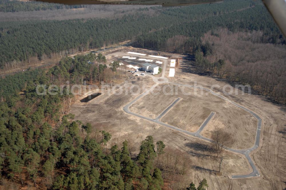 Graal-Müritz from above - Blick auf das Baufeld zur Errichtung von Ferienwohnungen im Küstenwald, einem Wohngebiet der HAWO Bauträger KG in unmittelbarer Strandnähe. Die ehemalige Militärliegenschaft der DDR-Armee NVA ist ein Musterprojekt für Konversion in der Region.