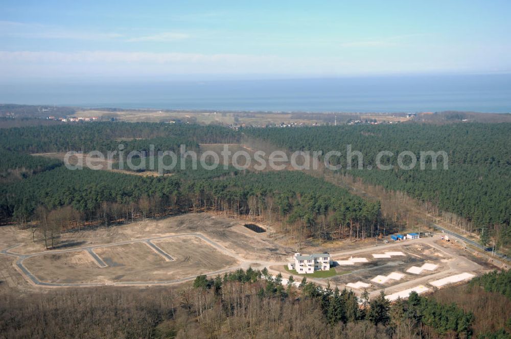 Aerial image Graal-Müritz - Blick auf das Baufeld zur Errichtung von Ferienwohnungen im Küstenwald, einem Wohngebiet der HAWO Bauträger KG in unmittelbarer Strandnähe. Die ehemalige Militärliegenschaft der DDR-Armee NVA ist ein Musterprojekt für Konversion in der Region.