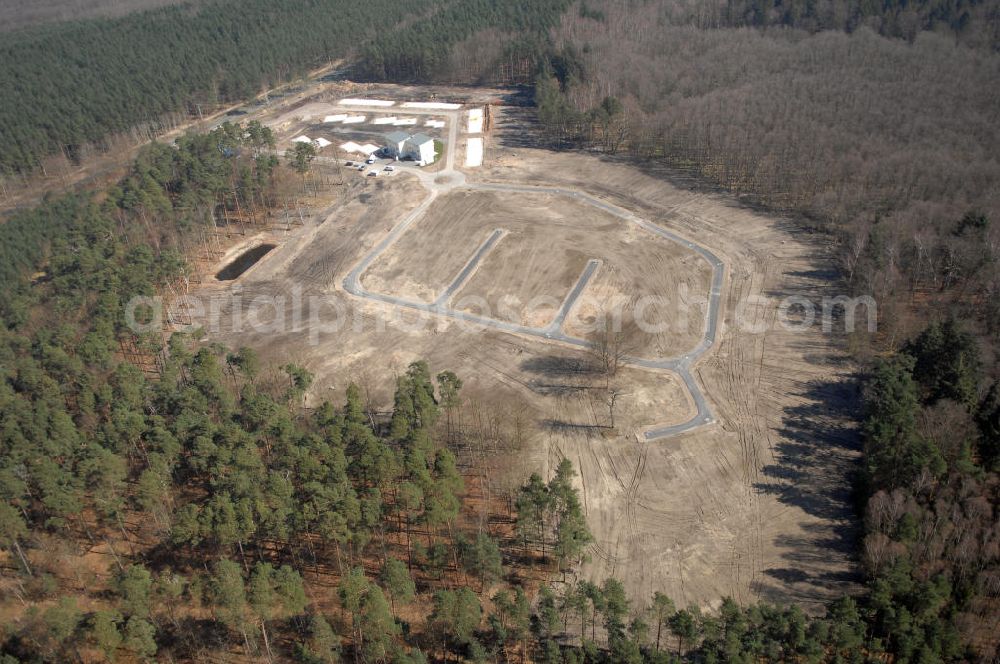 Aerial image Graal-Müritz - Blick auf das Baufeld zur Errichtung von Ferienwohnungen im Küstenwald, einem Wohngebiet der HAWO Bauträger KG in unmittelbarer Strandnähe. Die ehemalige Militärliegenschaft der DDR-Armee NVA ist ein Musterprojekt für Konversion in der Region.