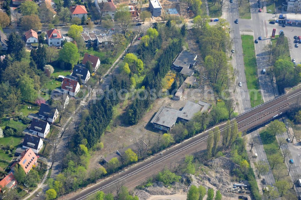 Berlin Zehlendorf from above - Areal des Baufeldes der NCC Deutschland an der Fürstenstraße / Potsdamer Straße in 14163 Berlin- Zehlendorf. Auf den ehemaligen Lagerbereichen will das Unternehmen 21 Einfamilienhäuser errichten. Area of the construction site of the NCC Germany in 14163 Berlin-Zehlendorf. On the former storage areas the company wants to build 21 single-family homes.