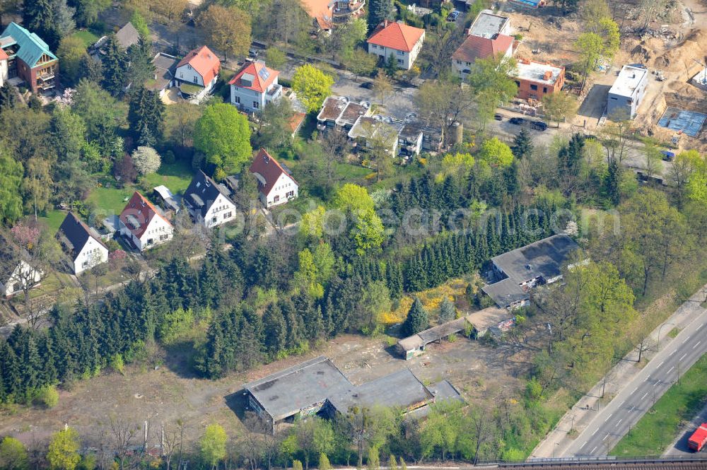 Aerial image Berlin Zehlendorf - Areal des Baufeldes der NCC Deutschland an der Fürstenstraße / Potsdamer Straße in 14163 Berlin- Zehlendorf. Auf den ehemaligen Lagerbereichen will das Unternehmen 21 Einfamilienhäuser errichten. Area of the construction site of the NCC Germany in 14163 Berlin-Zehlendorf. On the former storage areas the company wants to build 21 single-family homes.