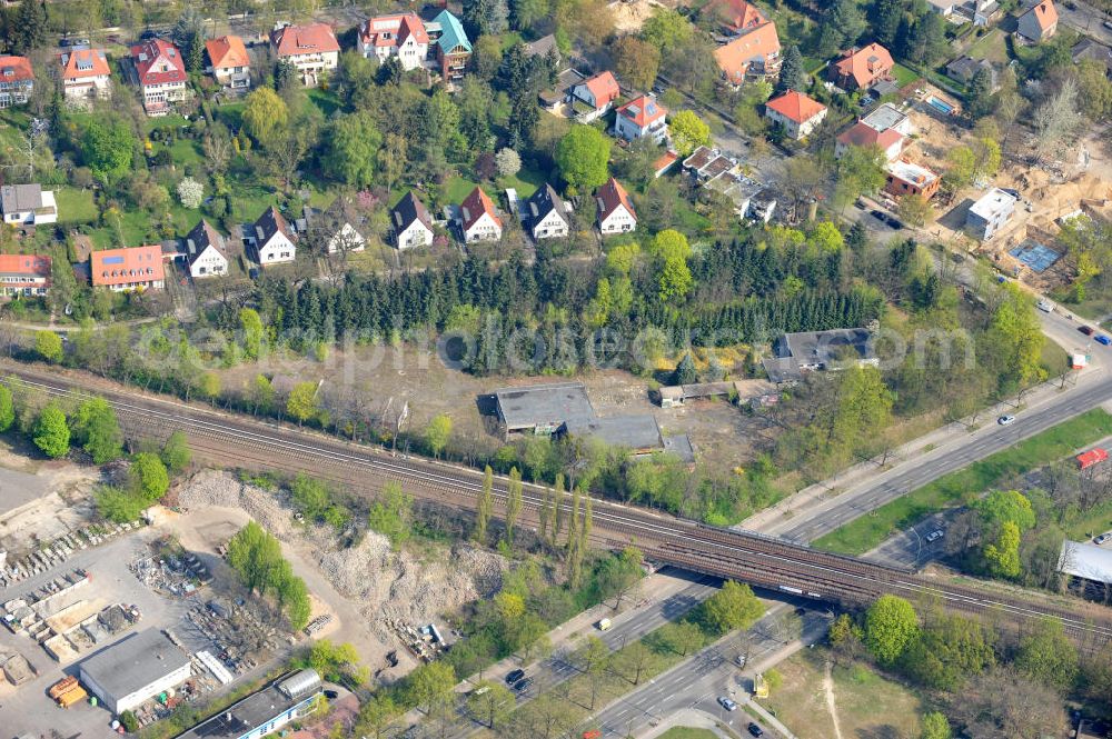 Aerial photograph Berlin Zehlendorf - Areal des Baufeldes der NCC Deutschland an der Fürstenstraße / Potsdamer Straße in 14163 Berlin- Zehlendorf. Auf den ehemaligen Lagerbereichen will das Unternehmen 21 Einfamilienhäuser errichten. Area of the construction site of the NCC Germany in 14163 Berlin-Zehlendorf. On the former storage areas the company wants to build 21 single-family homes.