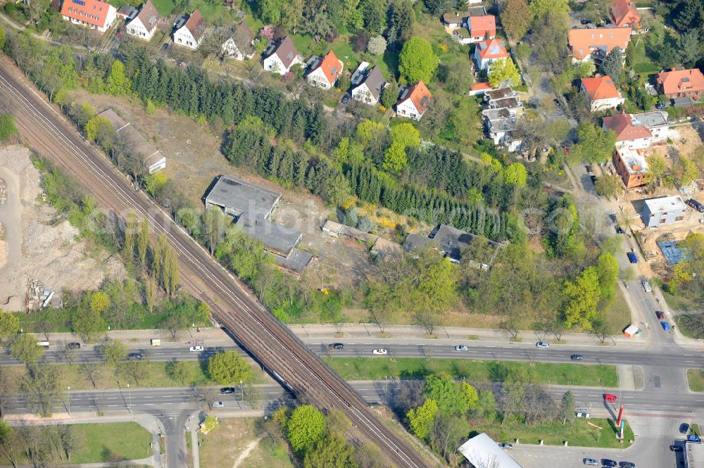 Berlin Zehlendorf from the bird's eye view: Areal des Baufeldes der NCC Deutschland an der Fürstenstraße / Potsdamer Straße in 14163 Berlin- Zehlendorf. Auf den ehemaligen Lagerbereichen will das Unternehmen 21 Einfamilienhäuser errichten. Area of the construction site of the NCC Germany in 14163 Berlin-Zehlendorf. On the former storage areas the company wants to build 21 single-family homes.