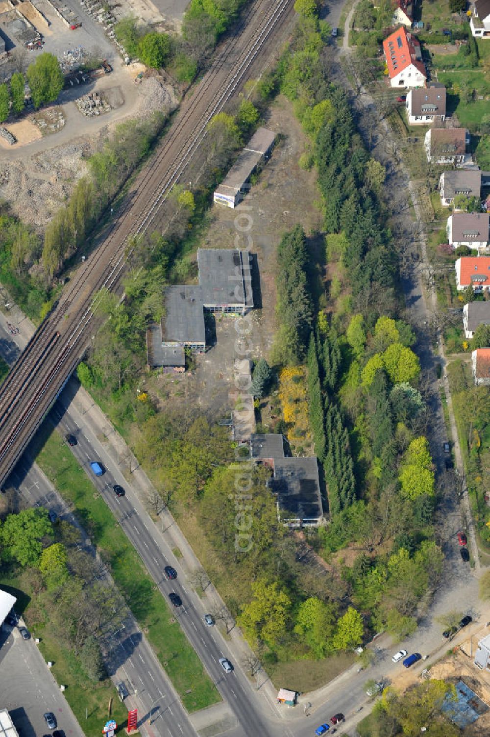 Berlin Zehlendorf from above - Areal des Baufeldes der NCC Deutschland an der Fürstenstraße / Potsdamer Straße in 14163 Berlin- Zehlendorf. Auf den ehemaligen Lagerbereichen will das Unternehmen 21 Einfamilienhäuser errichten. Area of the construction site of the NCC Germany in 14163 Berlin-Zehlendorf. On the former storage areas the company wants to build 21 single-family homes.