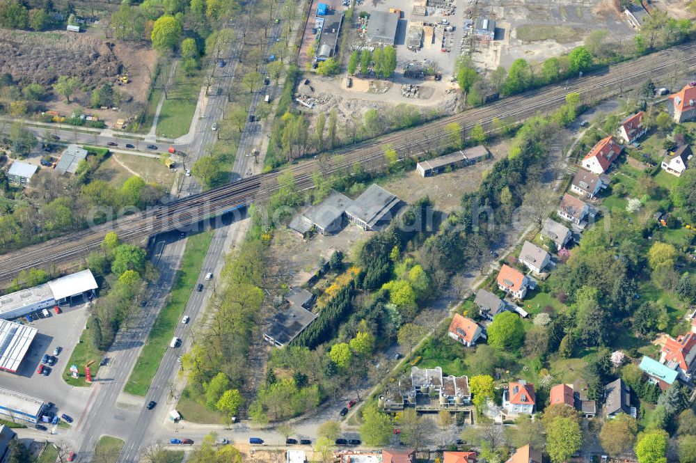 Aerial photograph Berlin Zehlendorf - Areal des Baufeldes der NCC Deutschland an der Fürstenstraße / Potsdamer Straße in 14163 Berlin- Zehlendorf. Auf den ehemaligen Lagerbereichen will das Unternehmen 21 Einfamilienhäuser errichten. Area of the construction site of the NCC Germany in 14163 Berlin-Zehlendorf. On the former storage areas the company wants to build 21 single-family homes.