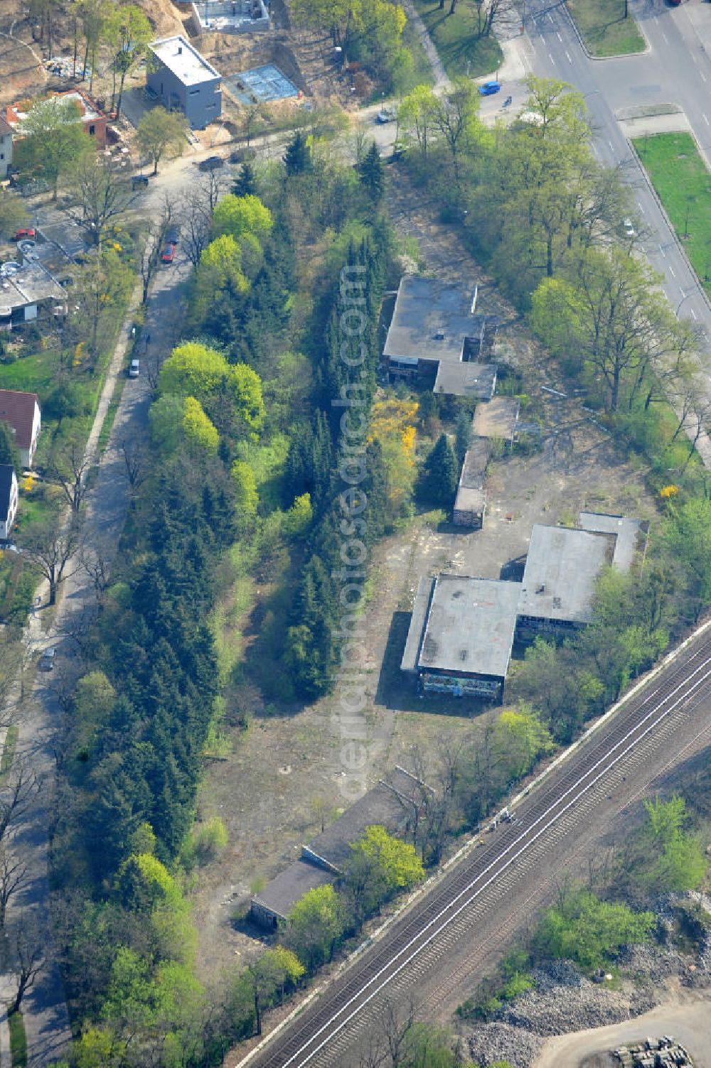 Aerial image Berlin Zehlendorf - Areal des Baufeldes der NCC Deutschland an der Fürstenstraße / Potsdamer Straße in 14163 Berlin- Zehlendorf. Auf den ehemaligen Lagerbereichen will das Unternehmen 21 Einfamilienhäuser errichten. Area of the construction site of the NCC Germany in 14163 Berlin-Zehlendorf. On the former storage areas the company wants to build 21 single-family homes.