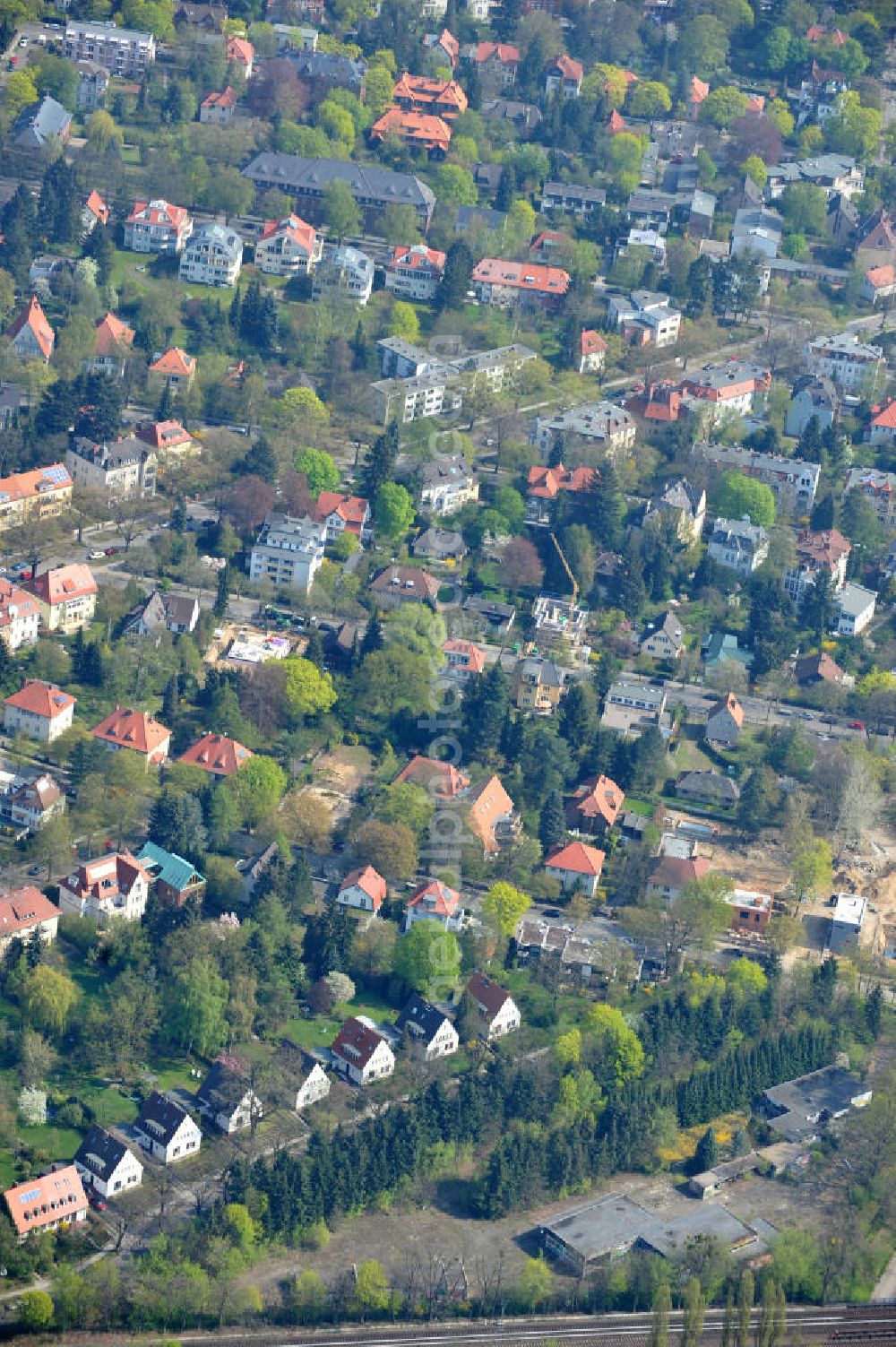 Aerial photograph Berlin Zehlendorf - Areal des Baufeldes der NCC Deutschland an der Fürstenstraße / Potsdamer Straße in 14163 Berlin- Zehlendorf. Auf den ehemaligen Lagerbereichen will das Unternehmen 21 Einfamilienhäuser errichten. Area of the construction site of the NCC Germany in 14163 Berlin-Zehlendorf. On the former storage areas the company wants to build 21 single-family homes.