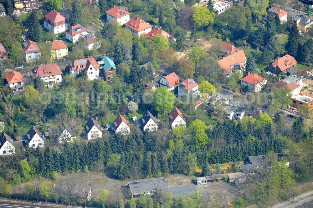 Aerial photograph Berlin Zehlendorf - Areal des Baufeldes der NCC Deutschland an der Fürstenstraße / Potsdamer Straße in 14163 Berlin- Zehlendorf. Auf den ehemaligen Lagerbereichen will das Unternehmen 21 Einfamilienhäuser errichten. Area of the construction site of the NCC Germany in 14163 Berlin-Zehlendorf. On the former storage areas the company wants to build 21 single-family homes.