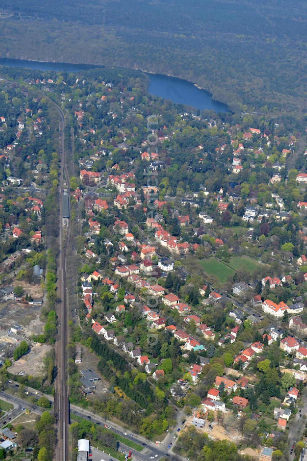 Aerial image Berlin Zehlendorf - Areal des Baufeldes der NCC Deutschland an der Fürstenstraße / Potsdamer Straße in 14163 Berlin- Zehlendorf. Auf den ehemaligen Lagerbereichen will das Unternehmen 21 Einfamilienhäuser errichten. Area of the construction site of the NCC Germany in 14163 Berlin-Zehlendorf. On the former storage areas the company wants to build 21 single-family homes.