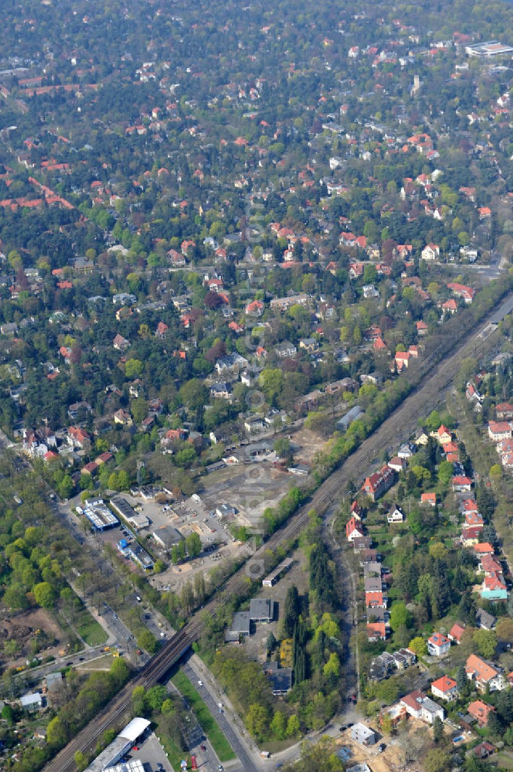 Aerial photograph Berlin Zehlendorf - Areal des Baufeldes der NCC Deutschland an der Fürstenstraße / Potsdamer Straße in 14163 Berlin- Zehlendorf. Auf den ehemaligen Lagerbereichen will das Unternehmen 21 Einfamilienhäuser errichten. Area of the construction site of the NCC Germany in 14163 Berlin-Zehlendorf. On the former storage areas the company wants to build 21 single-family homes.