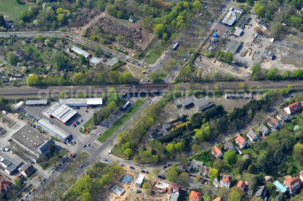 Berlin Zehlendorf from the bird's eye view: Areal des Baufeldes der NCC Deutschland an der Fürstenstraße / Potsdamer Straße in 14163 Berlin- Zehlendorf. Auf den ehemaligen Lagerbereichen will das Unternehmen 21 Einfamilienhäuser errichten. Area of the construction site of the NCC Germany in 14163 Berlin-Zehlendorf. On the former storage areas the company wants to build 21 single-family homes.