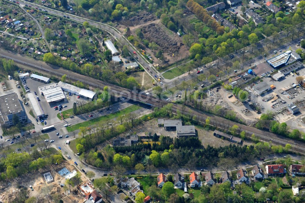 Aerial image Berlin Zehlendorf - Areal des Baufeldes der NCC Deutschland an der Fürstenstraße / Potsdamer Straße in 14163 Berlin- Zehlendorf. Auf den ehemaligen Lagerbereichen will das Unternehmen 21 Einfamilienhäuser errichten. Area of the construction site of the NCC Germany in 14163 Berlin-Zehlendorf. On the former storage areas the company wants to build 21 single-family homes.