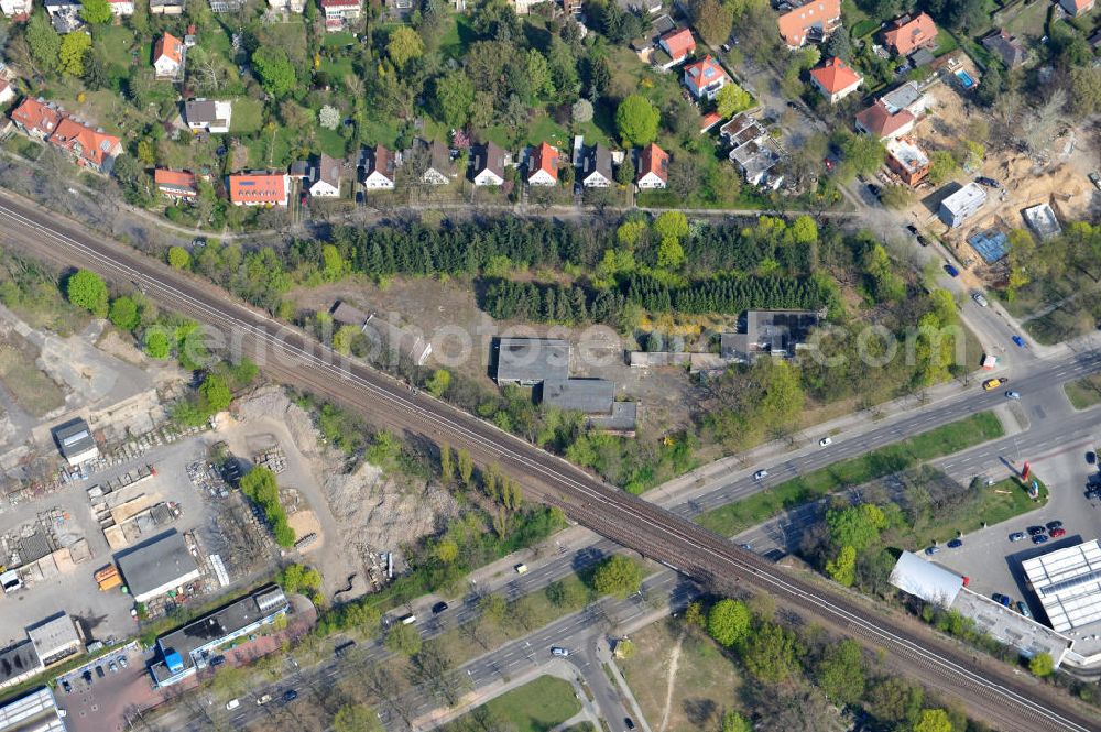 Berlin Zehlendorf from the bird's eye view: Areal des Baufeldes der NCC Deutschland an der Fürstenstraße / Potsdamer Straße in 14163 Berlin- Zehlendorf. Auf den ehemaligen Lagerbereichen will das Unternehmen 21 Einfamilienhäuser errichten. Area of the construction site of the NCC Germany in 14163 Berlin-Zehlendorf. On the former storage areas the company wants to build 21 single-family homes.