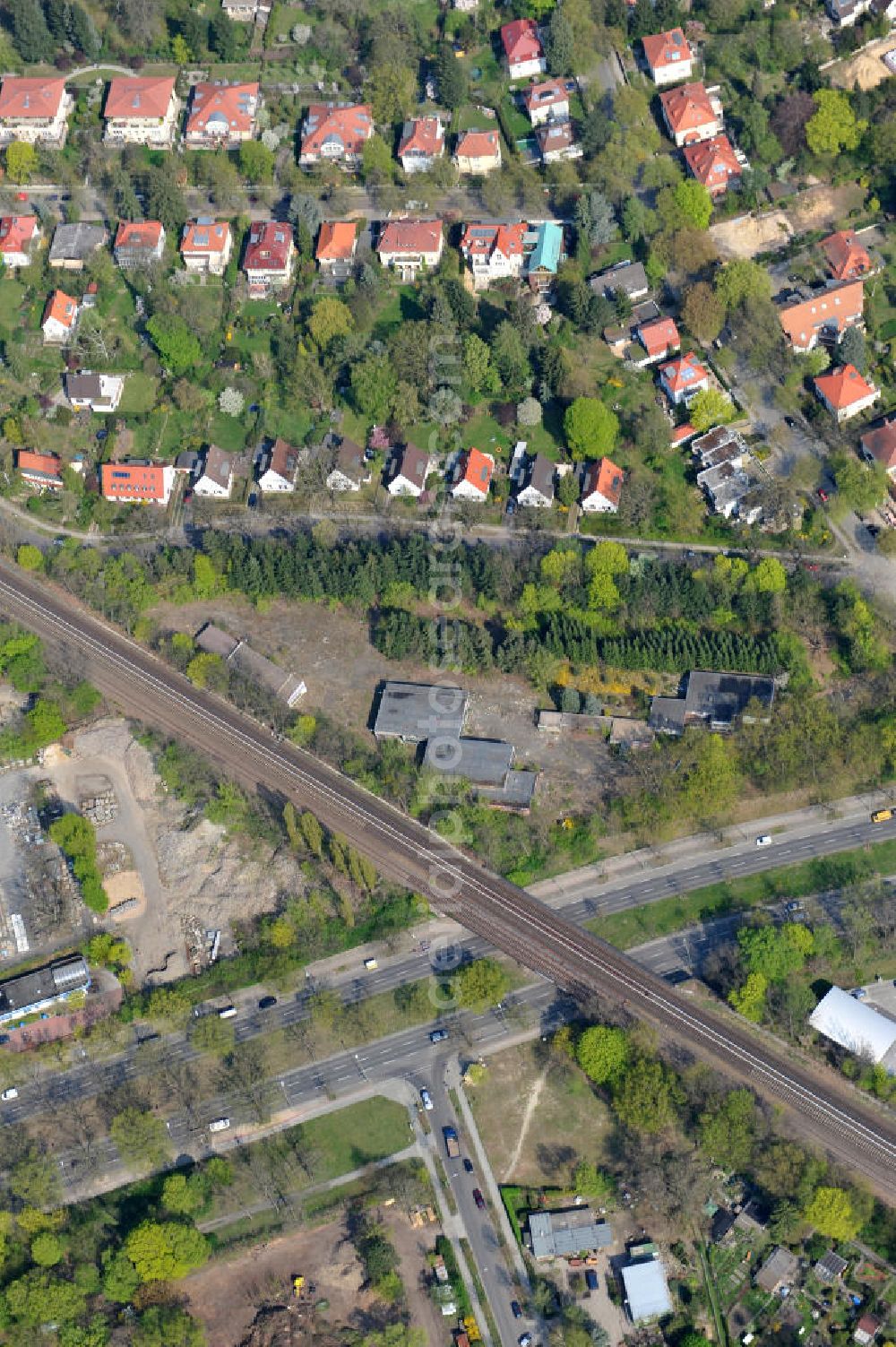 Aerial image Berlin Zehlendorf - Areal des Baufeldes der NCC Deutschland an der Fürstenstraße / Potsdamer Straße in 14163 Berlin- Zehlendorf. Auf den ehemaligen Lagerbereichen will das Unternehmen 21 Einfamilienhäuser errichten. Area of the construction site of the NCC Germany in 14163 Berlin-Zehlendorf. On the former storage areas the company wants to build 21 single-family homes.