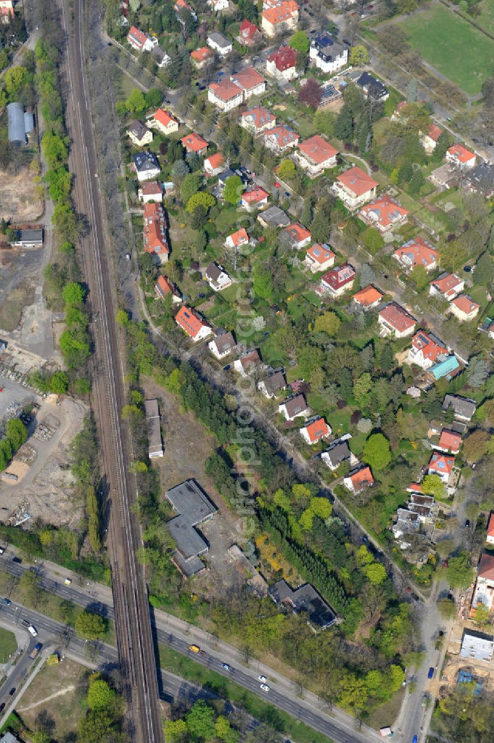 Berlin Zehlendorf from the bird's eye view: Areal des Baufeldes der NCC Deutschland an der Fürstenstraße / Potsdamer Straße in 14163 Berlin- Zehlendorf. Auf den ehemaligen Lagerbereichen will das Unternehmen 21 Einfamilienhäuser errichten. Area of the construction site of the NCC Germany in 14163 Berlin-Zehlendorf. On the former storage areas the company wants to build 21 single-family homes.