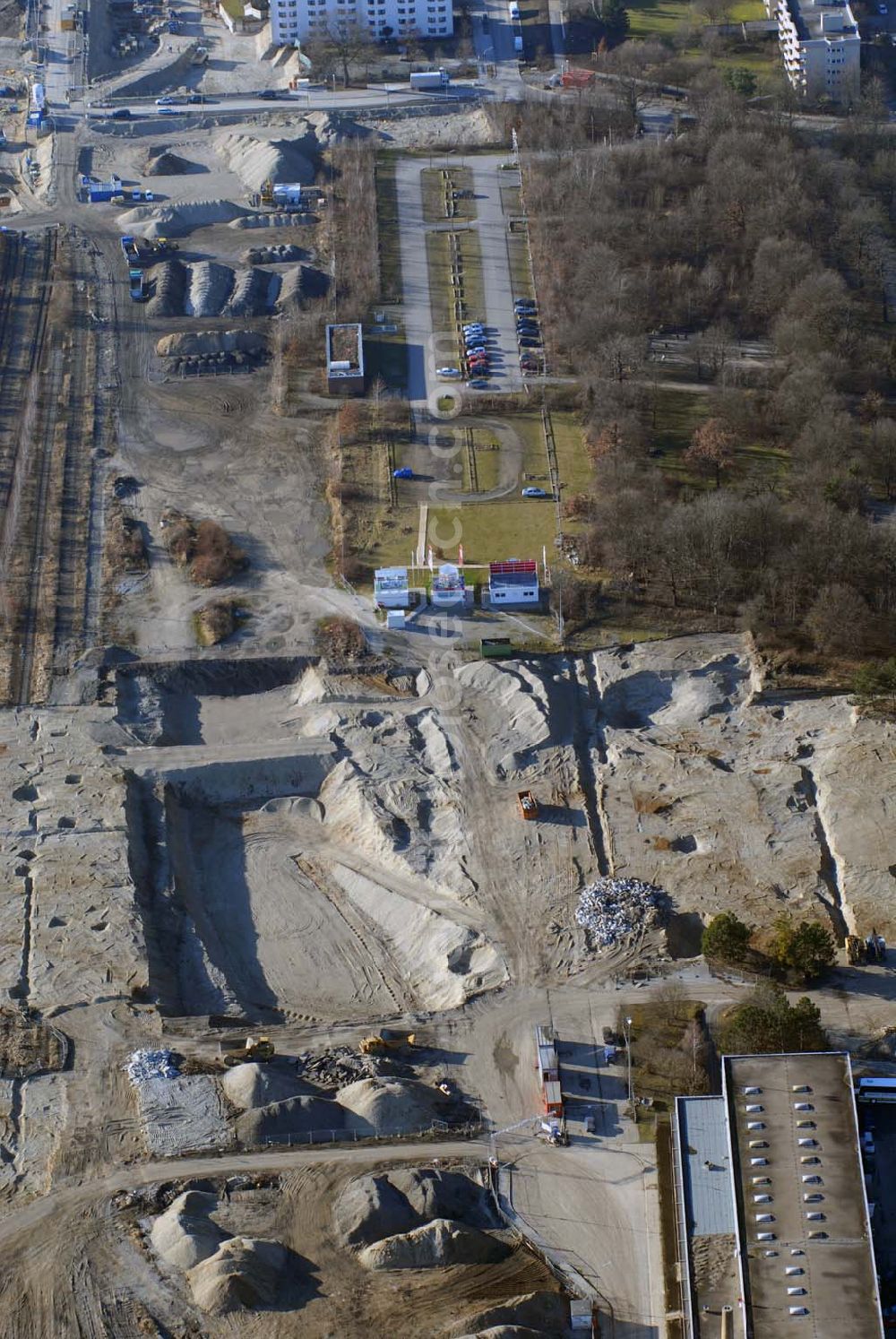 München from the bird's eye view: . Baufläche für das neue Stadtquartier „Am Hirschgarten“ bietet alle Voraussetzungen für eine zeitgemäße und wirtschaftlich interessante Stadtentwicklung. Hier wird die CONCEPT BAU mit dabei sein und ab Herbst 2006 (Baubeginn) die Vision von der „grünen Oase mitten in der Stadt“ umsetzen. .... 