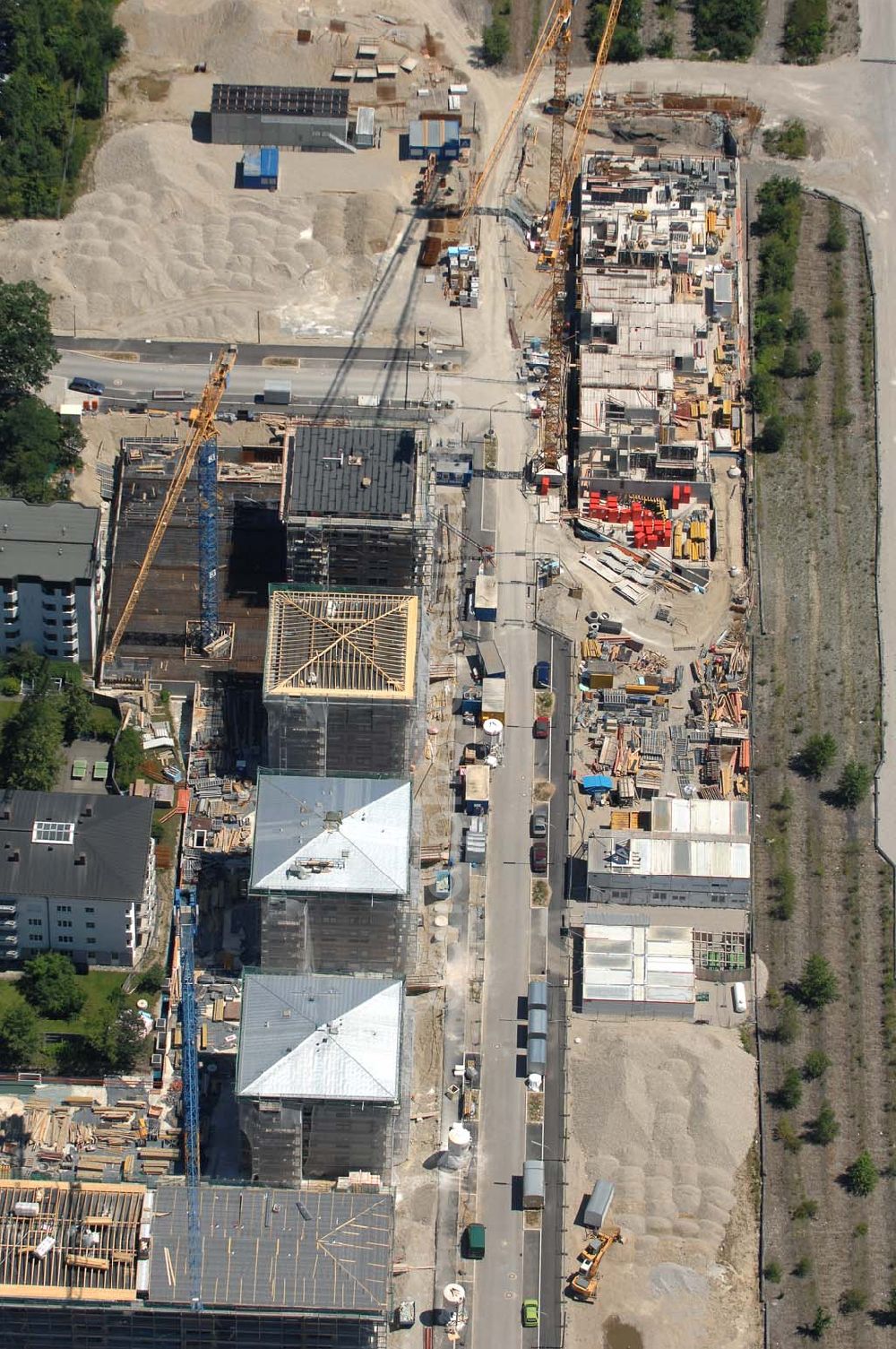 München Nymphenburg from the bird's eye view: 15.07.2007 München Nymphenburg. Baufläche für das neue Stadtquartier „Am Hirschgarten“ bietet alle Voraussetzungen für eine zeitgemäße und wirtschaftlich interessante Stadtentwicklung. Hier wird die CONCEPT BAU mit dabei sein und ab Herbst 2006 (Baubeginn) die Vision von der „grünen Oase mitten in der Stadt“ umsetzen. .... 