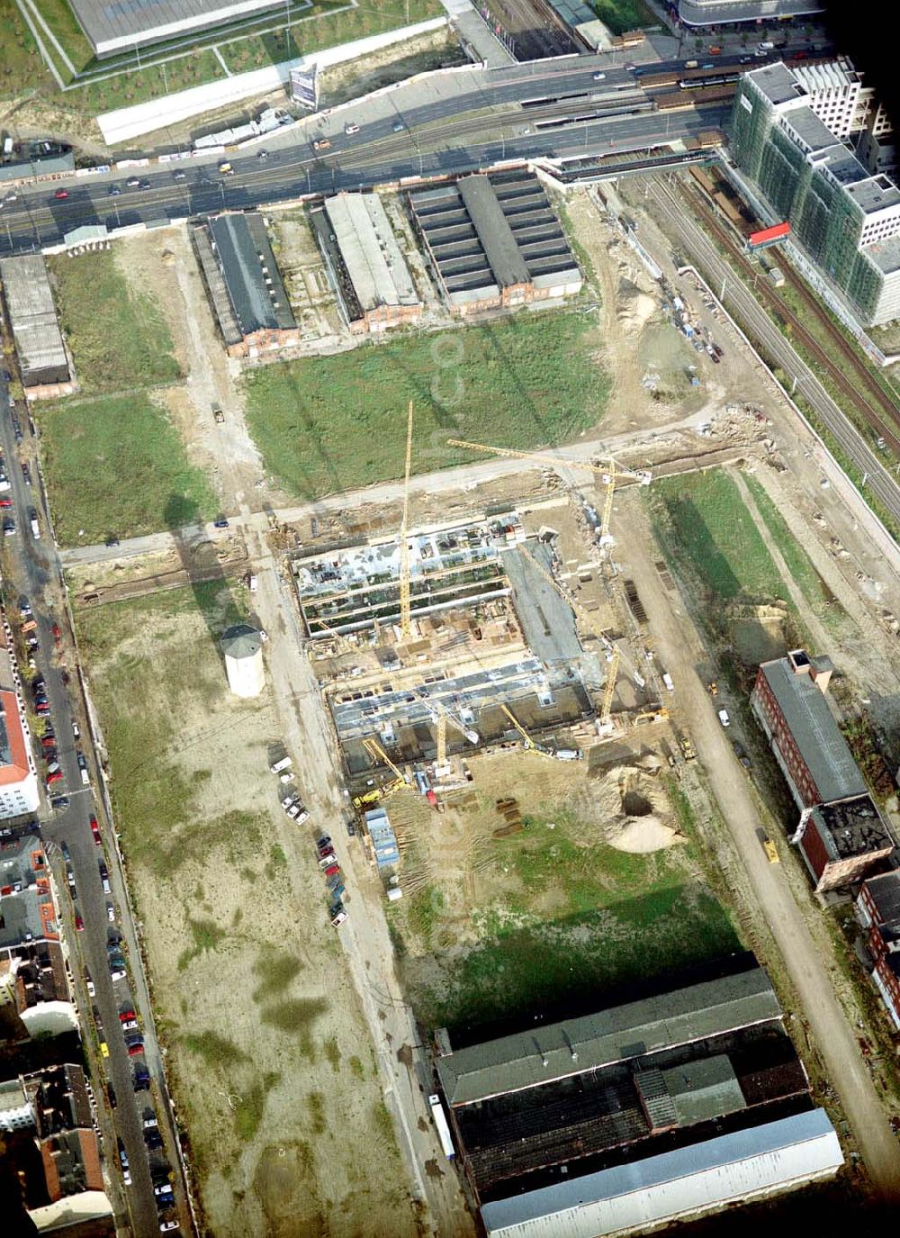 Berlin - Lichtenberg from the bird's eye view: Baufortschritt auf dem Areal der ehemaligen Berliner Schlachthöfe an der Landsberger Allee / Storkower Straße in Berlin - Lichtenberg.