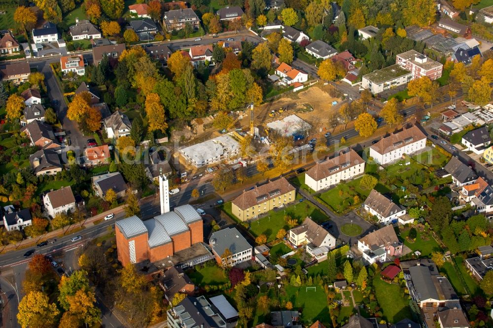 Hamm from above - Development and residential area along Lippestrasse in the autumnal Mark part of Hamm in the state of North Rhine-Westphalia. The foreground shows Saint George Church