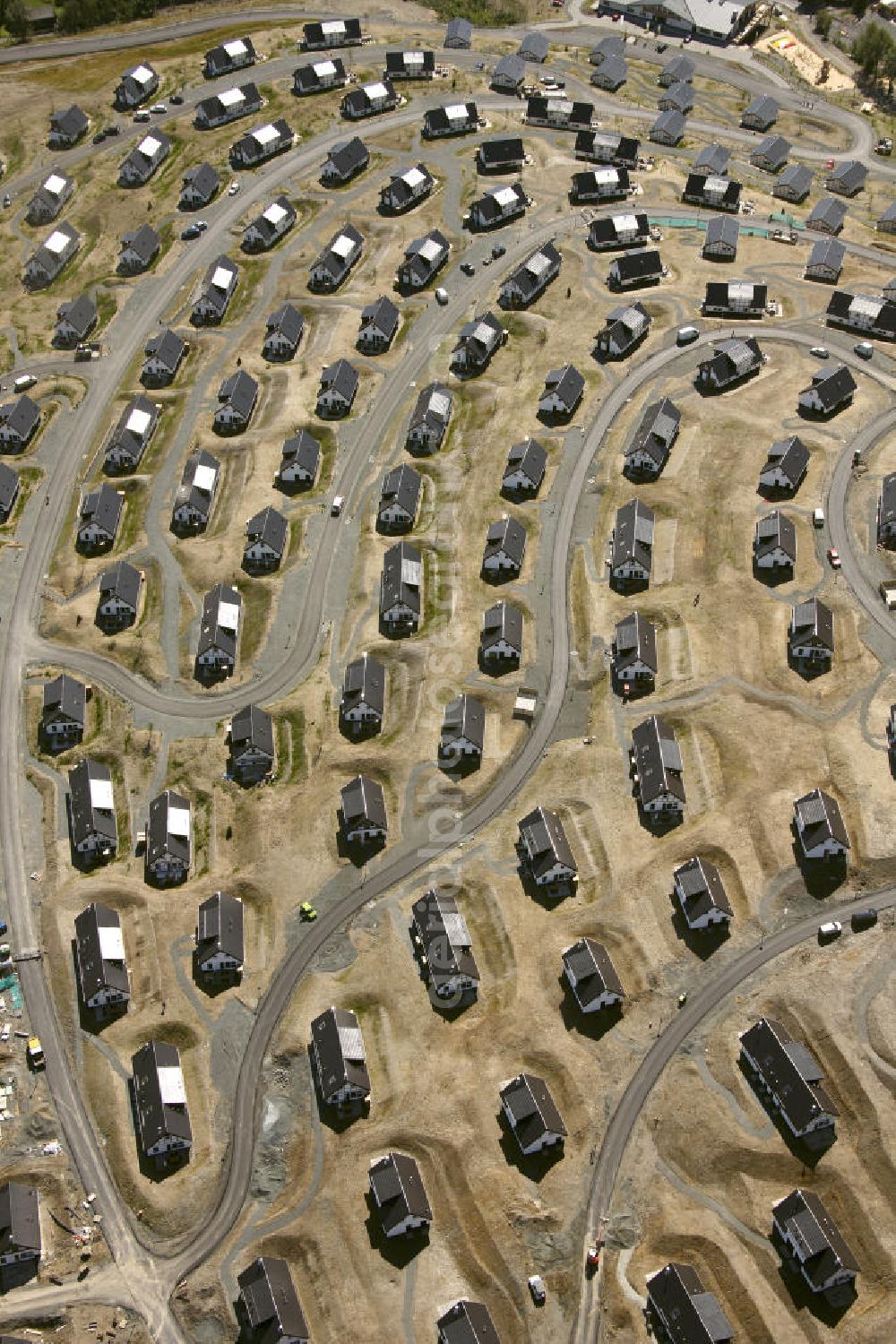 Aerial photograph Winterberg - Baugebiet vom noch nicht fertiggestellten Landal Ferienpark in der Winterberger Büre in Winterberg, Nordrhein-Westfalen. Building area of the, yet not completely ready-made, Landal holiday park in Winterberg, North Rine-Westphalia.