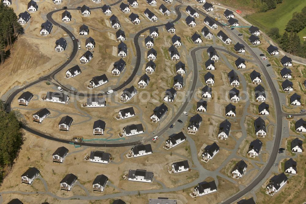 Winterberg from the bird's eye view: Baugebiet vom noch nicht fertiggestellten Landal Ferienpark in der Winterberger Büre in Winterberg, Nordrhein-Westfalen. Building area of the, yet not completely ready-made, Landal holiday park in Winterberg, North Rine-Westphalia.