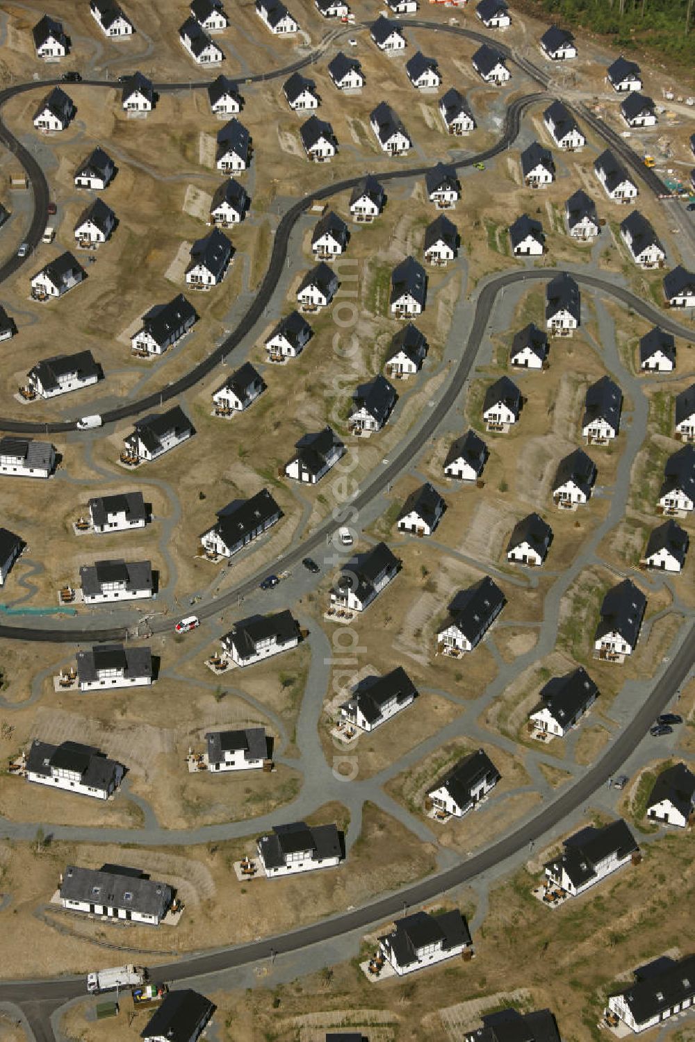 Aerial image Winterberg - Baugebiet vom noch nicht fertiggestellten Landal Ferienpark in der Winterberger Büre in Winterberg, Nordrhein-Westfalen. Building area of the, yet not completely ready-made, Landal holiday park in Winterberg, North Rine-Westphalia.