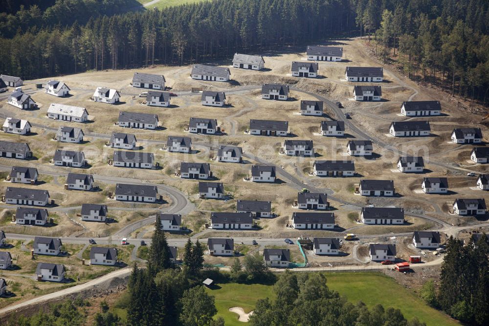 Winterberg from the bird's eye view: Baugebiet vom noch nicht fertiggestellten Landal Ferienpark in der Winterberger Büre in Winterberg, Nordrhein-Westfalen. Building area of the, yet not completely ready-made, Landal holiday park in Winterberg, North Rine-Westphalia.