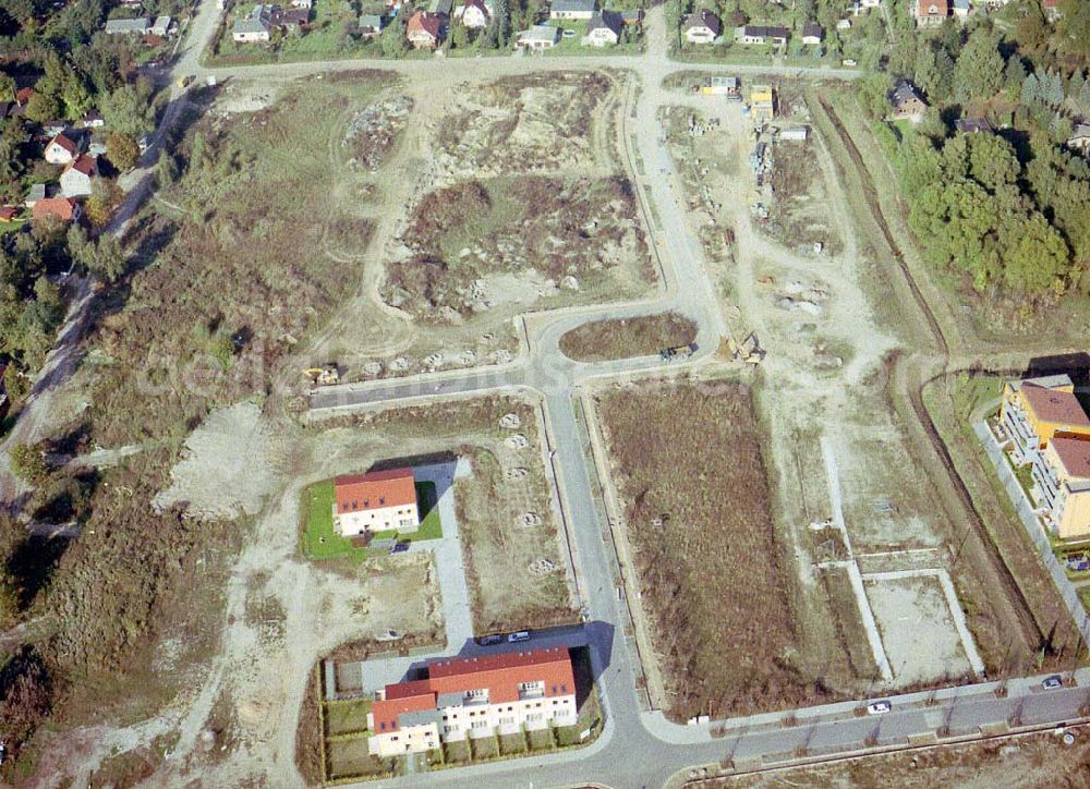 Bernau - Friedensthal from above - Baugelände der DKB-Grundbesitzvermittlung GmbH an der Mainstraße / Ecke Dossestraße im Wohngebiet Friedensthal in Bernau / BRB.