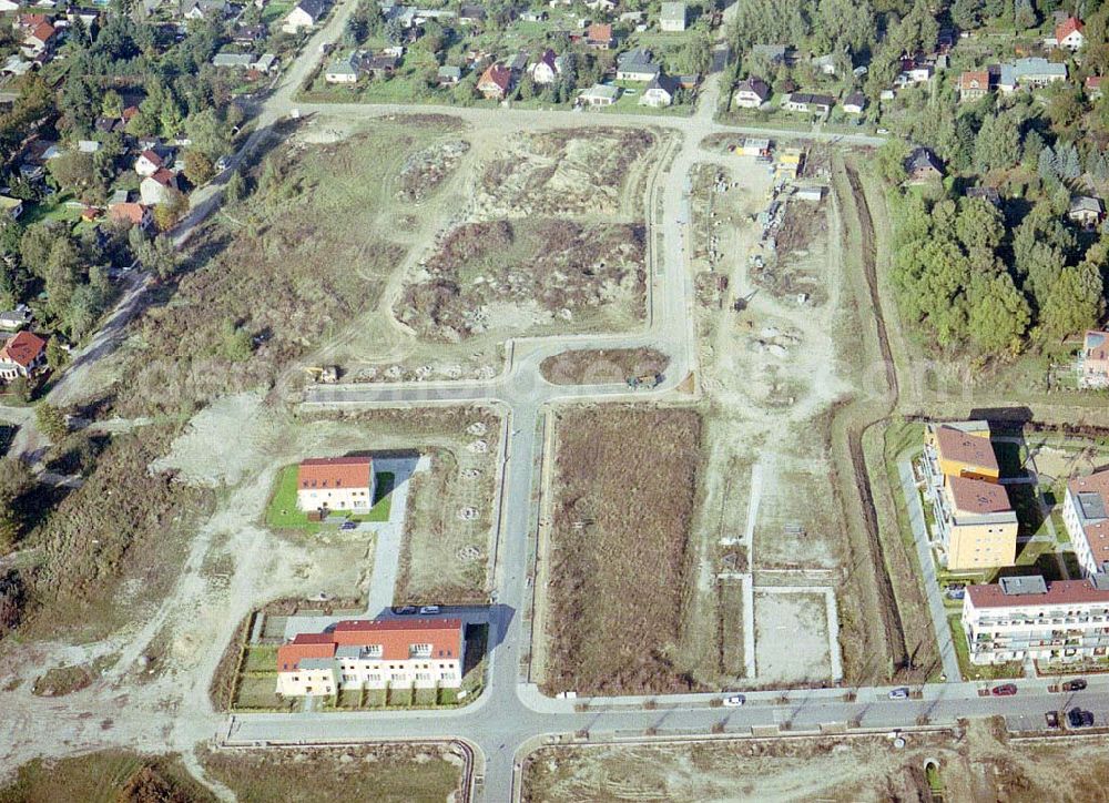 Bernau - Friedensthal from the bird's eye view: Baugelände der DKB-Grundbesitzvermittlung GmbH an der Mainstraße / Ecke Dossestraße im Wohngebiet Friedensthal in Bernau / BRB.