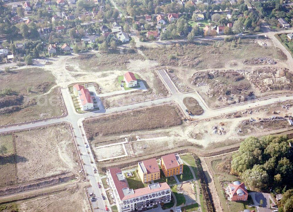 Aerial photograph Bernau - Friedensthal - Baugelände der DKB-Grundbesitzvermittlung GmbH an der Mainstraße / Ecke Dossestraße im Wohngebiet Friedensthal in Bernau / BRB.