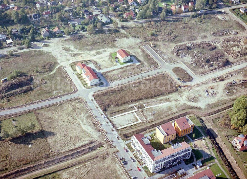 Bernau - Friedensthal from above - Baugelände der DKB-Grundbesitzvermittlung GmbH an der Mainstraße / Ecke Dossestraße im Wohngebiet Friedensthal in Bernau / BRB.