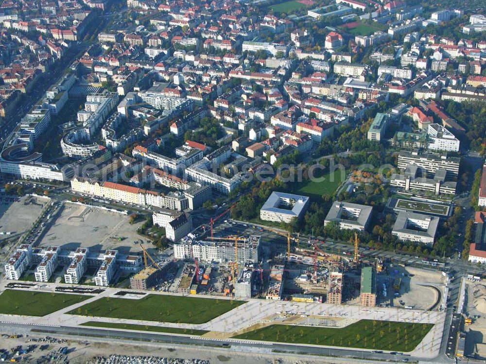  München (Bayern) from above - Blick auf das Baugelände des Wohngebietes Arnulfpark in München von der CONCEPTBAU MÜNCHEN. Im Gelände des ehemaligen Heizkraftwerkes werden nach derzeitiger Planung später Flächen für eine vielfältige kulturelle Nutzung zur Verfügung stehen. Dabei werden zur Zeit zwei Nutzungsvarianten verfolgt: ein attraktives Theaterzentrum als Produktions- und Spielort (evtl. für das Münchner Volkstheater) oder ein kulturelles Zentrum mit einer Vielzahl von Nutzungen, z.B. für Museen, Kinder- und Jugendzentren.