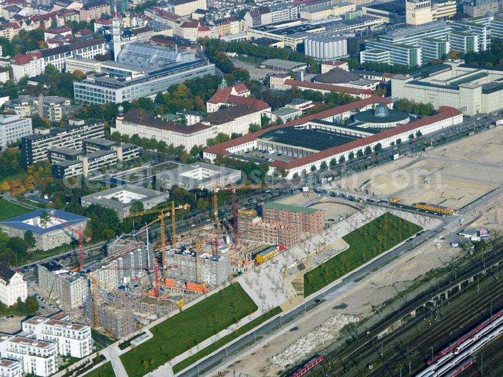  München (Bayern) from above - Blick auf das Baugelände des Wohngebietes Arnulfpark in München von der CONCEPTBAU MÜNCHEN. Im Gelände des ehemaligen Heizkraftwerkes werden nach derzeitiger Planung später Flächen für eine vielfältige kulturelle Nutzung zur Verfügung stehen. Dabei werden zur Zeit zwei Nutzungsvarianten verfolgt: ein attraktives Theaterzentrum als Produktions- und Spielort (evtl. für das Münchner Volkstheater) oder ein kulturelles Zentrum mit einer Vielzahl von Nutzungen, z.B. für Museen, Kinder- und Jugendzentren.