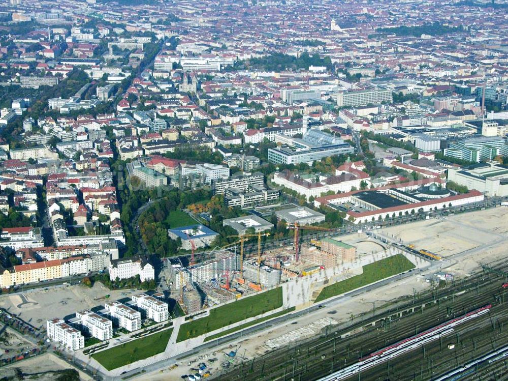 Aerial image München (Bayern) - Blick auf das Baugelände des Wohngebietes Arnulfpark in München von der CONCEPTBAU MÜNCHEN. Im Gelände des ehemaligen Heizkraftwerkes werden nach derzeitiger Planung später Flächen für eine vielfältige kulturelle Nutzung zur Verfügung stehen. Dabei werden zur Zeit zwei Nutzungsvarianten verfolgt: ein attraktives Theaterzentrum als Produktions- und Spielort (evtl. für das Münchner Volkstheater) oder ein kulturelles Zentrum mit einer Vielzahl von Nutzungen, z.B. für Museen, Kinder- und Jugendzentren.