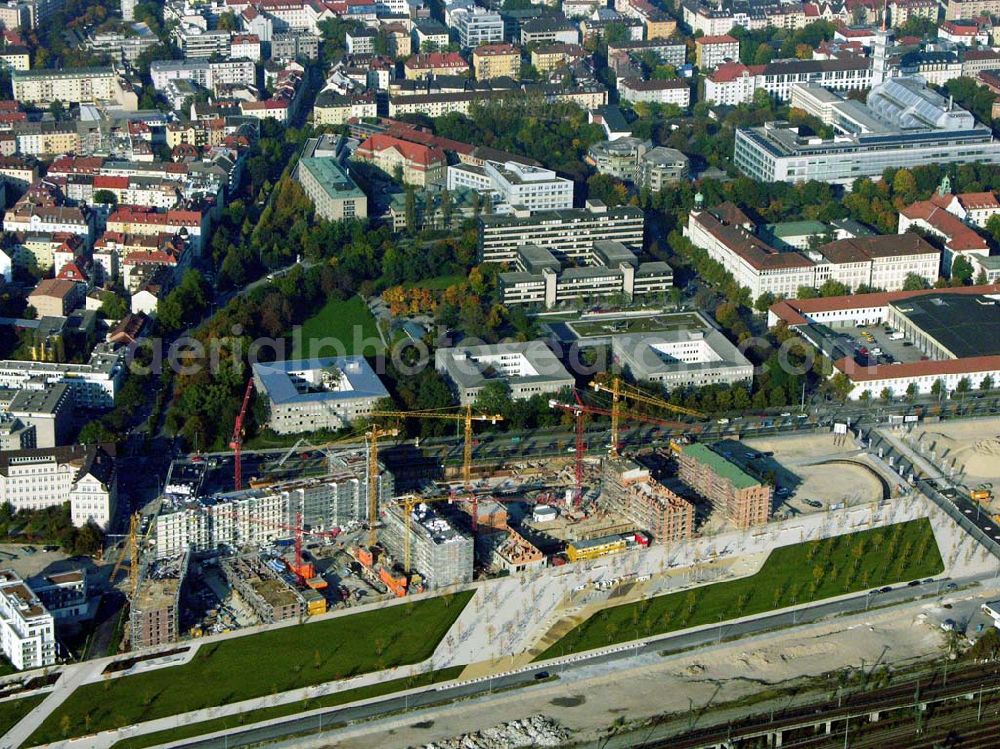  München (Bayern) from above - Blick auf das Baugelände des Wohngebietes Arnulfpark in München von der CONCEPTBAU MÜNCHEN. Im Gelände des ehemaligen Heizkraftwerkes werden nach derzeitiger Planung später Flächen für eine vielfältige kulturelle Nutzung zur Verfügung stehen. Dabei werden zur Zeit zwei Nutzungsvarianten verfolgt: ein attraktives Theaterzentrum als Produktions- und Spielort (evtl. für das Münchner Volkstheater) oder ein kulturelles Zentrum mit einer Vielzahl von Nutzungen, z.B. für Museen, Kinder- und Jugendzentren.