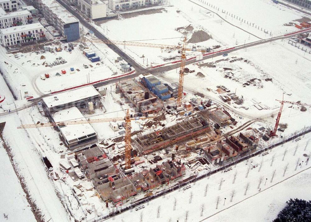 Aerial photograph München / Bayern - 15.01.2006 München (Bayern):Blick auf das Baugelände des Wohngebietes nahe dem BUGA-Gelände. Die kleine Wohn-Anlage mit nur 4 niedrigen Häusern bietet einen freien Blick über das BUGA Gelände bis zu den Alpen.Beratungspavillion vor Ort: Willy-Brandt-Allee, 81829 München Mo-Fr. 14.00 - 17.00 Uhr, Sa/So 14.00 - 18.00 Uhr Anruf zum Ortstarif: Tel 01801 177 188, Fax 089 99 30 00 33 ; seepanorama-riem@conceptbau.de