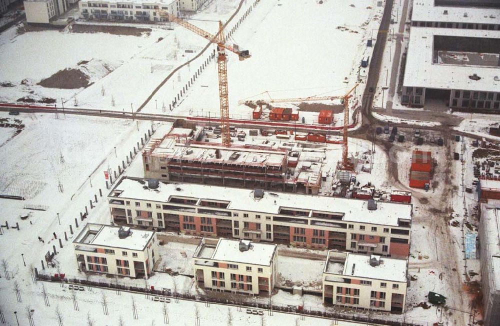 Aerial image München / Bayern - 15.01.2006 München (Bayern):Blick auf das Baugelände des Wohngebietes nahe dem BUGA-Gelände. Die kleine Wohn-Anlage mit nur 4 niedrigen Häusern bietet einen freien Blick über das BUGA Gelände bis zu den Alpen.Beratungspavillion vor Ort: Willy-Brandt-Allee, 81829 München Mo-Fr. 14.00 - 17.00 Uhr, Sa/So 14.00 - 18.00 Uhr Anruf zum Ortstarif: Tel 01801 177 188, Fax 089 99 30 00 33 ; seepanorama-riem@conceptbau.de