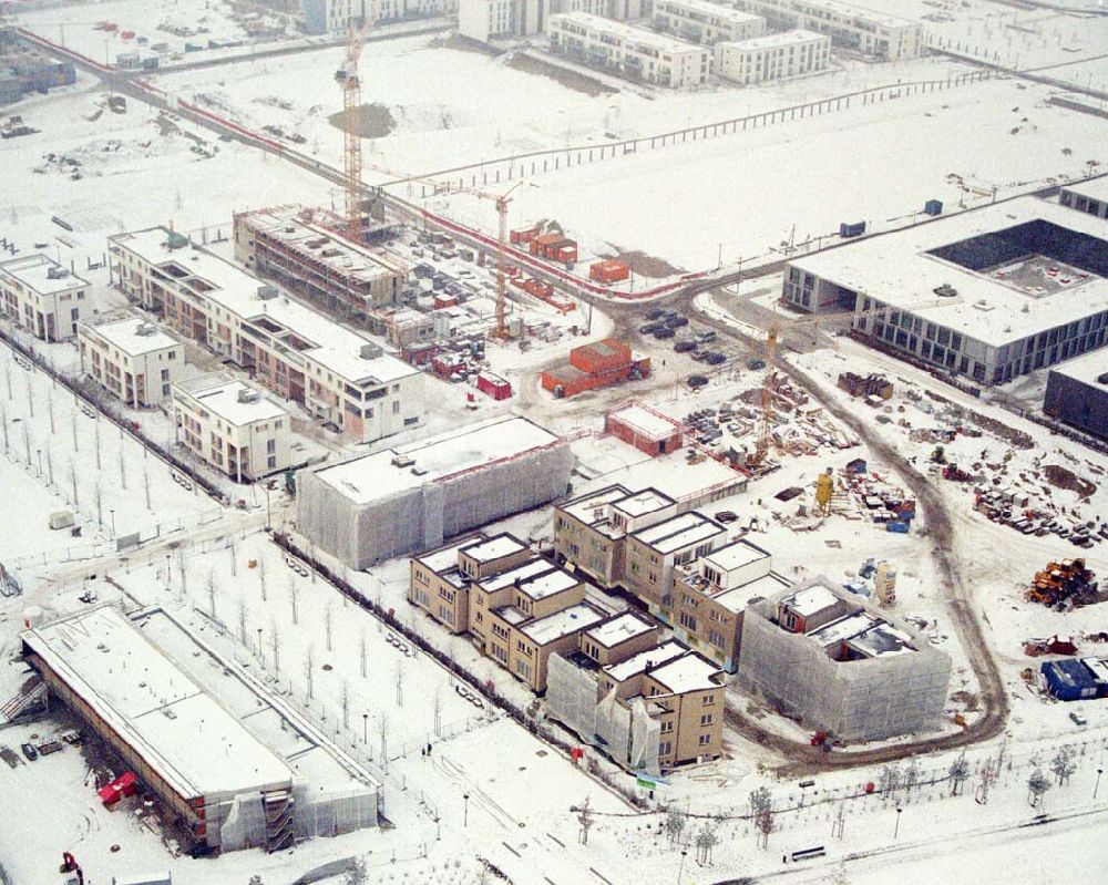 München / Bayern from above - 15.01.2006 München (Bayern):Blick auf das Baugelände des Wohngebietes nahe dem BUGA-Gelände. Die kleine Wohn-Anlage mit nur 4 niedrigen Häusern bietet einen freien Blick über das BUGA Gelände bis zu den Alpen.Beratungspavillion vor Ort: Willy-Brandt-Allee, 81829 München Mo-Fr. 14.00 - 17.00 Uhr, Sa/So 14.00 - 18.00 Uhr Anruf zum Ortstarif: Tel 01801 177 188, Fax 089 99 30 00 33 ; seepanorama-riem@conceptbau.de