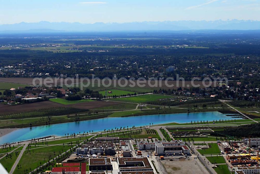 München - Riem from above - 01.09.2006 München (Bayern) Blick auf Wohnneubau am BUGA-Gelände. Die Wohnanlagen bieten einen freien Blick über das BUGA Gelände bis zu den Alpen. Die EG-Wohnungen haben eine eigene Terrasse und Privatgarten mit direktem Anschluss an den BUGA Park, alle an deren Wohnungen einen oder mehrere Balkone bzw. Dachterrassen. Zusätzlich sorgen große Fenster und die intelligente Aufteilung für lichtdurchflutete Räume. Beratungspavillion vor Ort: Willy-Brandt-Allee, 81829 München Mo-Fr. 14.00 - 17.00 Uhr, Sa/So 14.00 - 18.00 Uhr Anruf zum Ortstarif: Tel 01801 177 188, Fax 089 99 30 00 33 seepanorama-riem@conceptbau.de