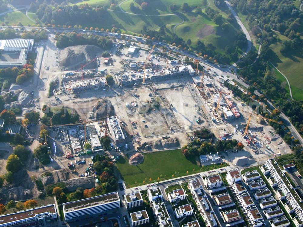 München (Bayern) from the bird's eye view: Blick auf das Baugelände des Wohngebietes Olympiapark. Beim Ackermannbogen in Schwabing kommt das Beste zum Schluss: Mit CONCEPTBAUGOLD wird das letzte Grundstück direkt am Olympiapark bebaut. Beratungspavillion vor Ort: Ackermannstr. 49, 80797 München,Mo-So 14.00 - 18.00 UhrAnruf zum Ortstarif:Telefon: 01801. 266 277, Fax: 089.350 949-41, gold@conceptbau.de